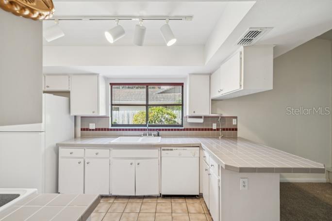 COUNTRY RUN UNIT 1 - Residential
