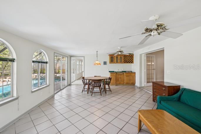COUNTRY RUN UNIT 1 - Residential