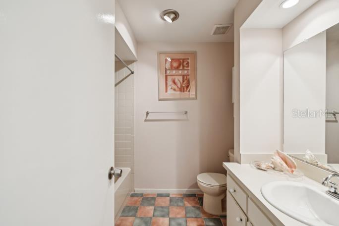 COUNTRY RUN UNIT 1 - Residential