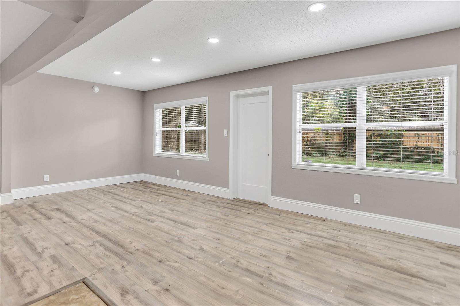 2906 PERSHING AVENUE