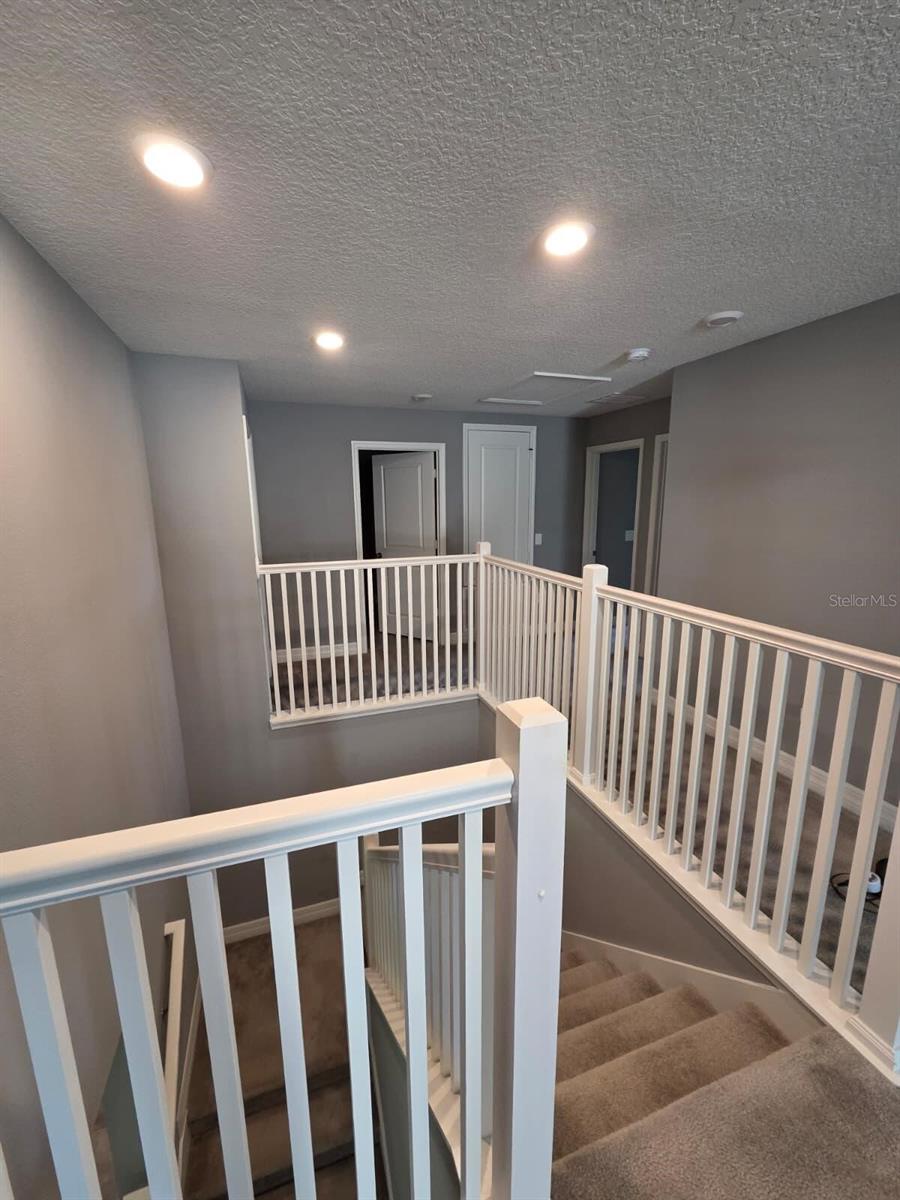 CREEKSTONE - Residential