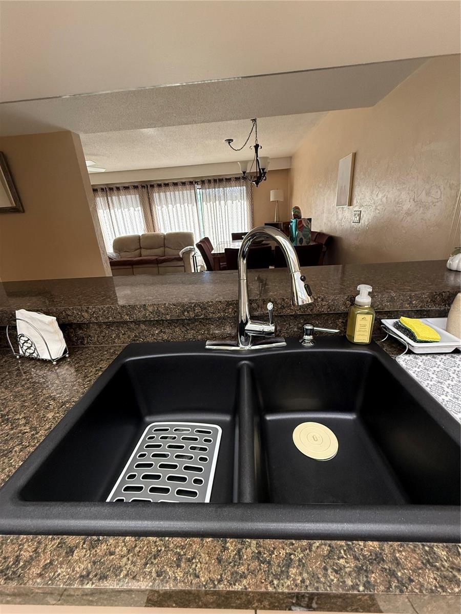 821 PINEWOOD COURT 821