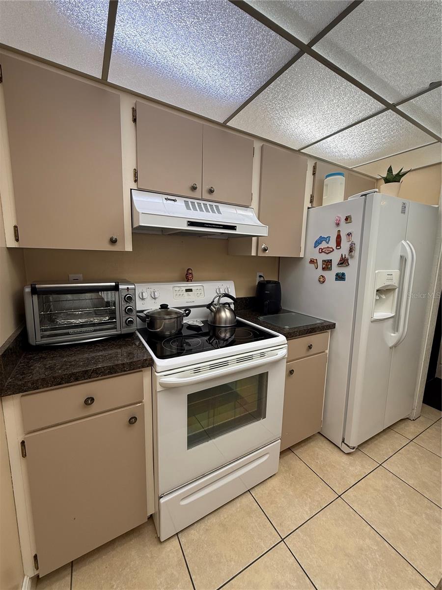 821 PINEWOOD COURT 821