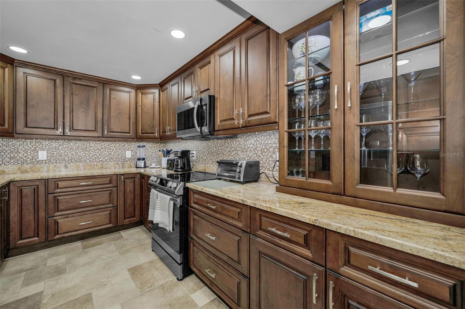 MEDITERRANEAN MANORS - Residential