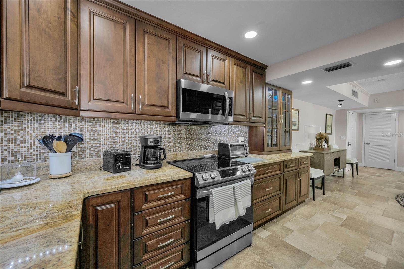 MEDITERRANEAN MANORS - Residential