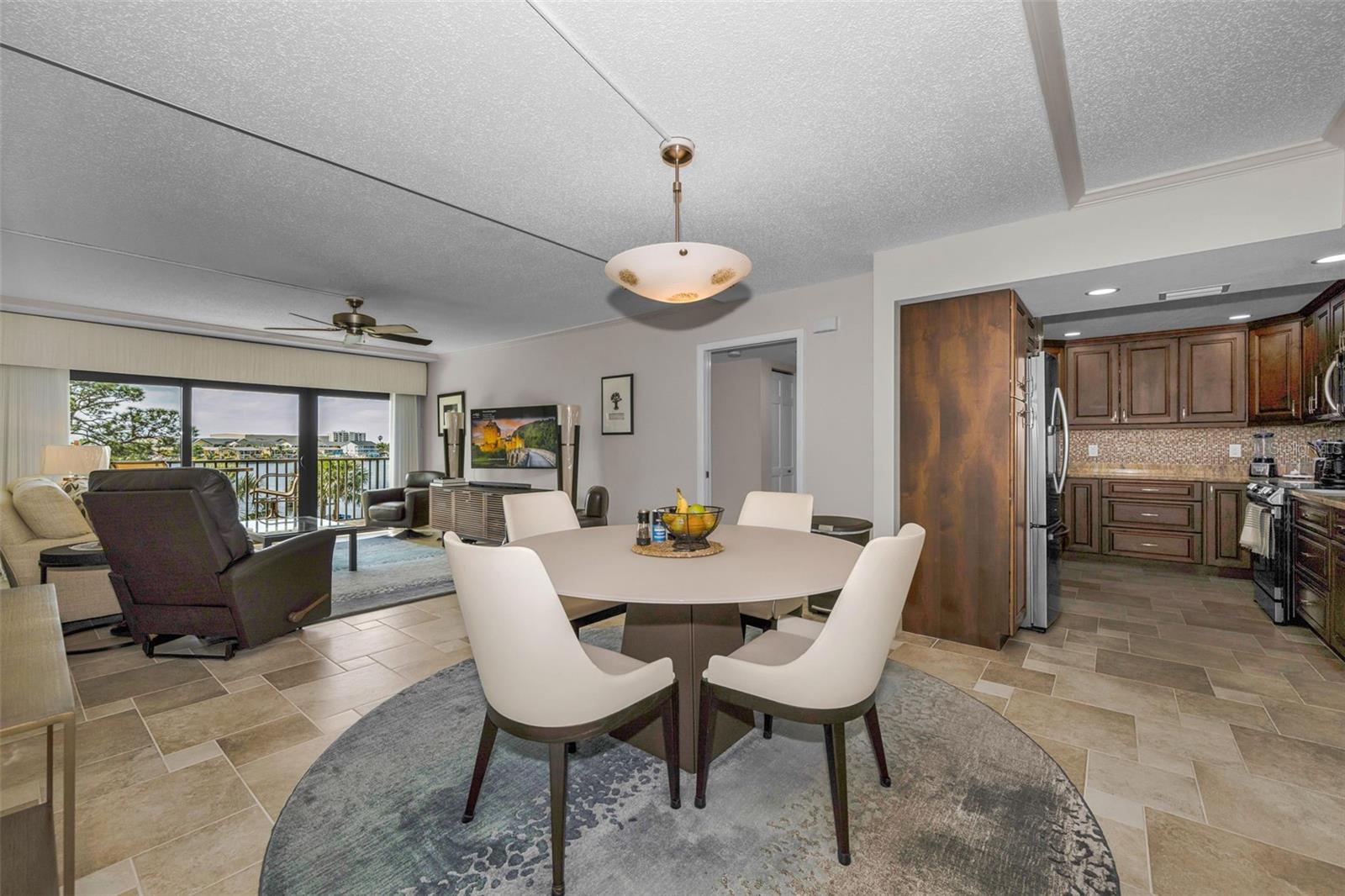 MEDITERRANEAN MANORS - Residential