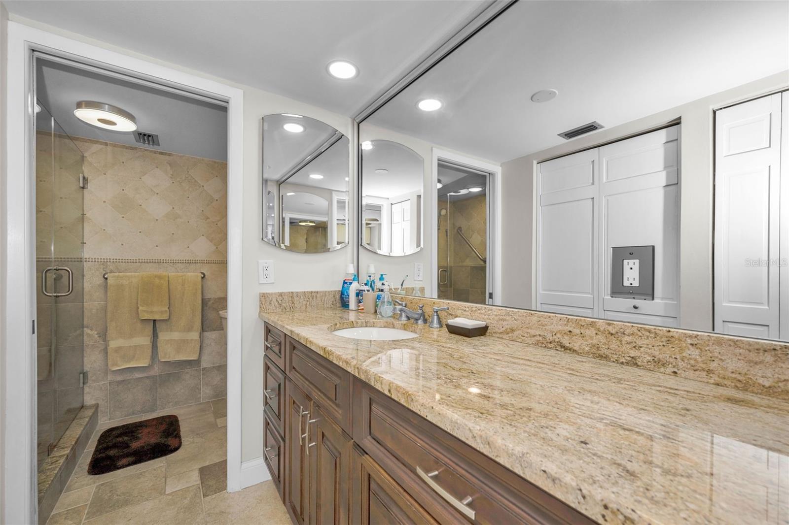 MEDITERRANEAN MANORS - Residential