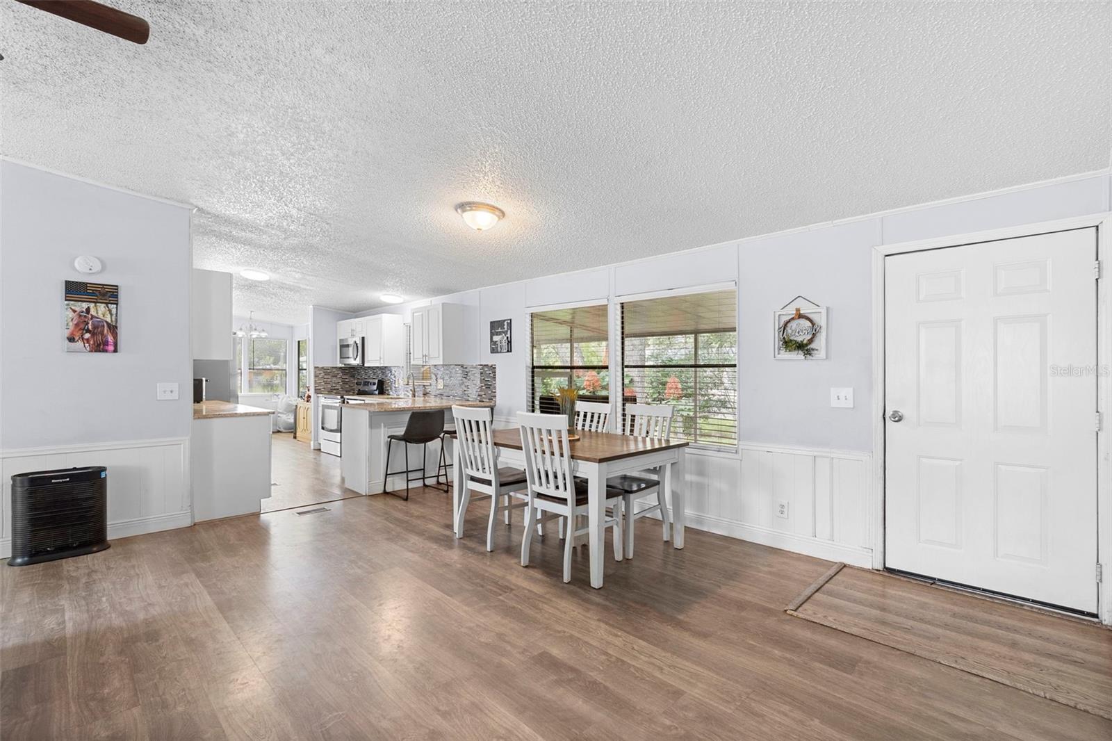 4193 WOODLAND CIRCLE