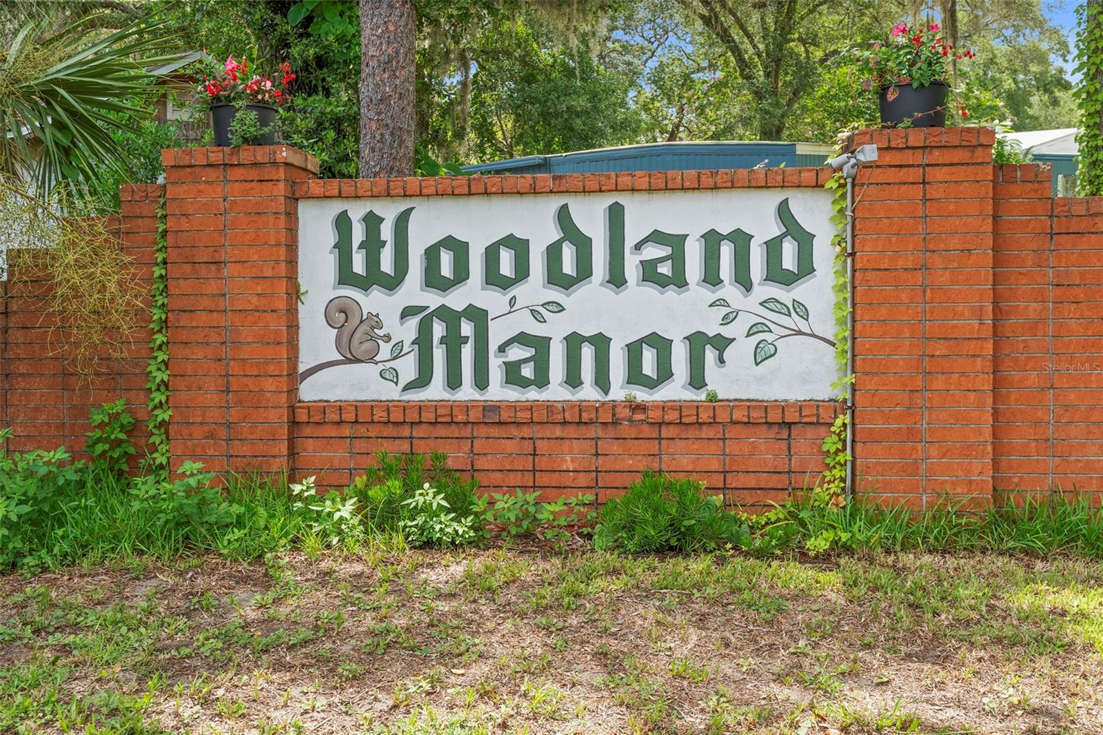 4193 WOODLAND CIRCLE