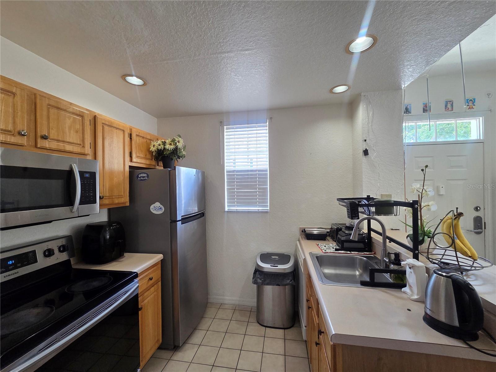 VENETIAN BAY VLGS PH I - Residential Lease