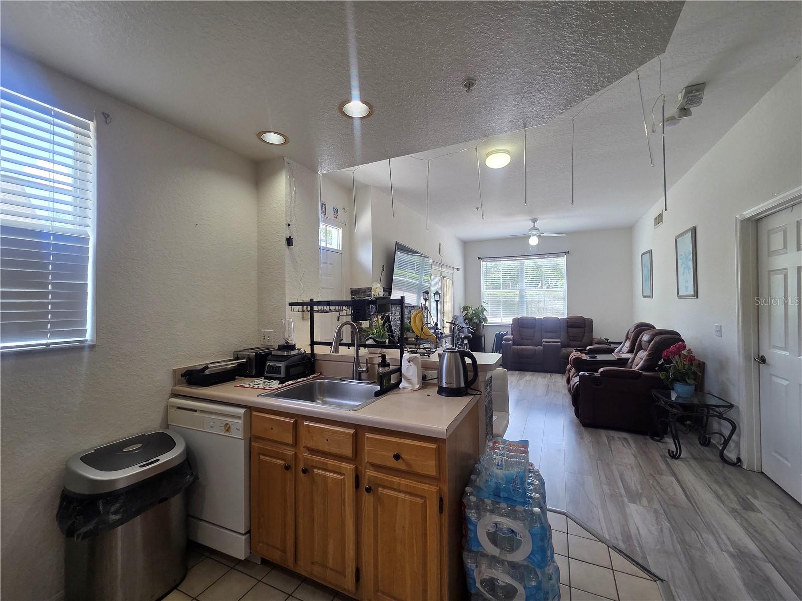 VENETIAN BAY VLGS PH I - Residential Lease