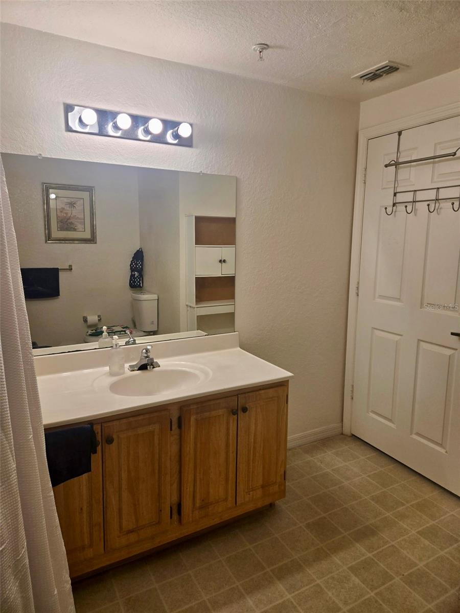 VENETIAN BAY VLGS PH I - Residential Lease