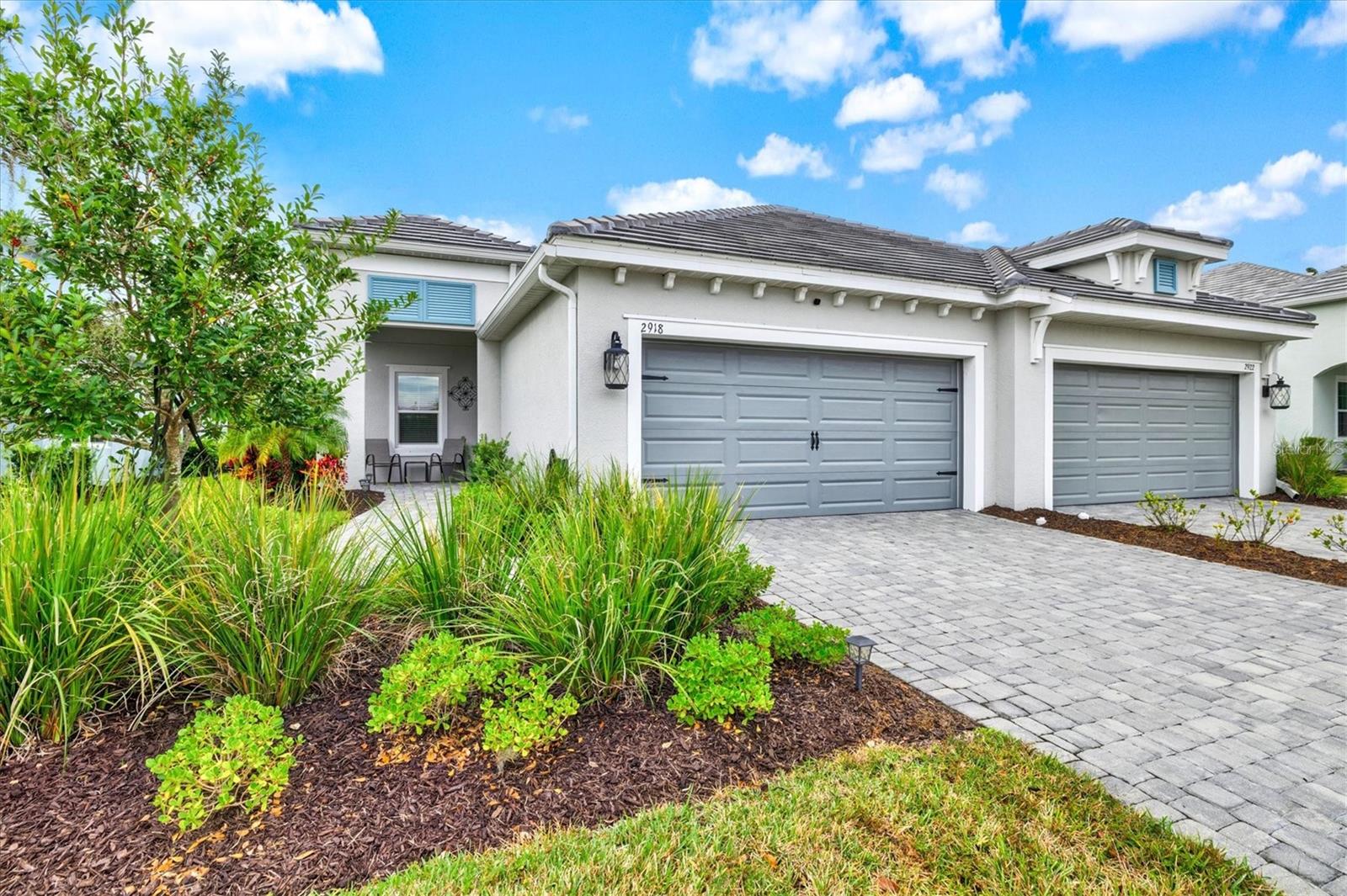 2918 BUTTERFLY JASMINE TRAIL