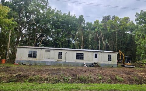 Photo of 14139 NE 148th Avenue, Waldo, FL 32694 (MLS # GC534101)