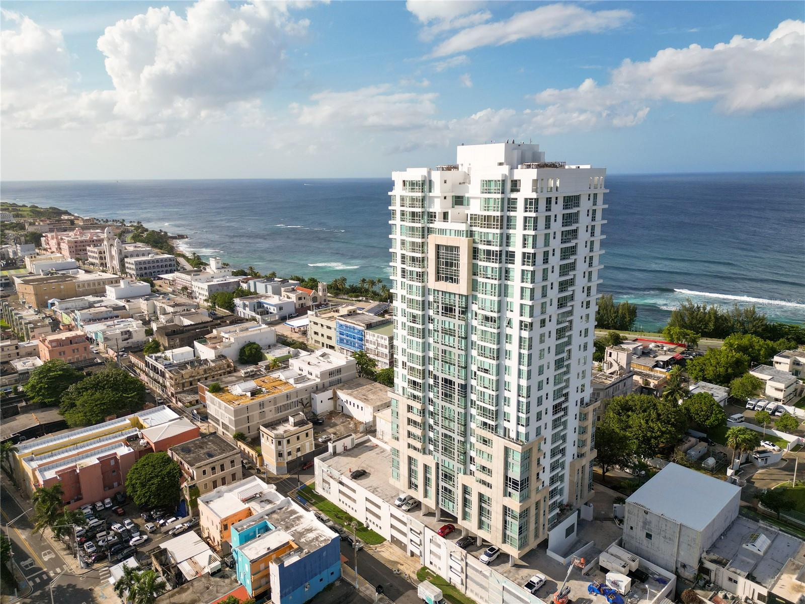 CONDOMINIO ATLANTIS - Residential