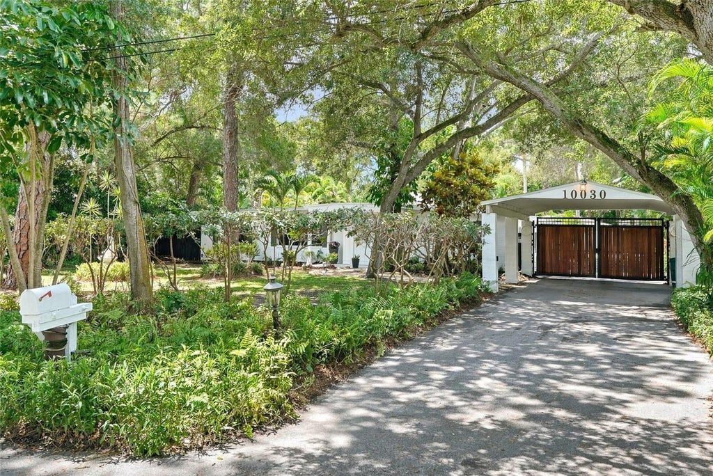 Photo of 10030 59th Avenue N, St Petersburg, FL 33708 (MLS # TB8544481)