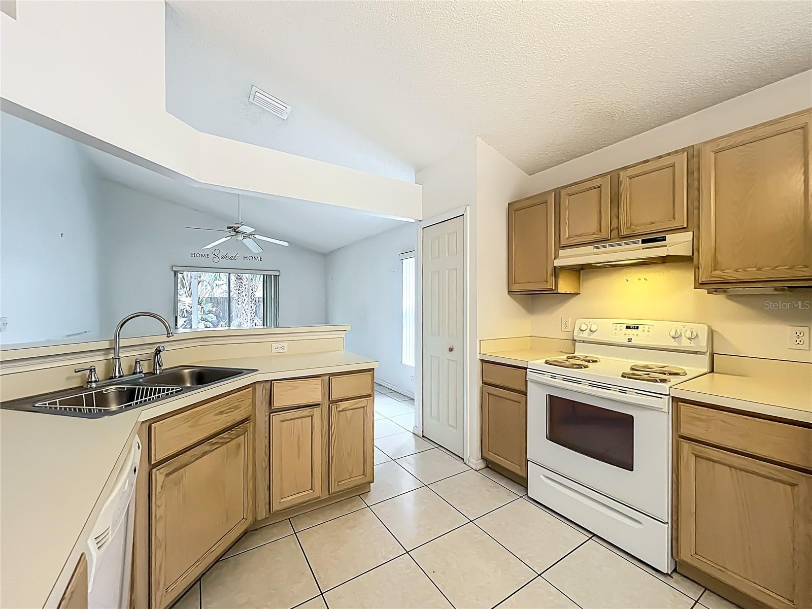 CHASE GROVES UNIT 7B - Residential