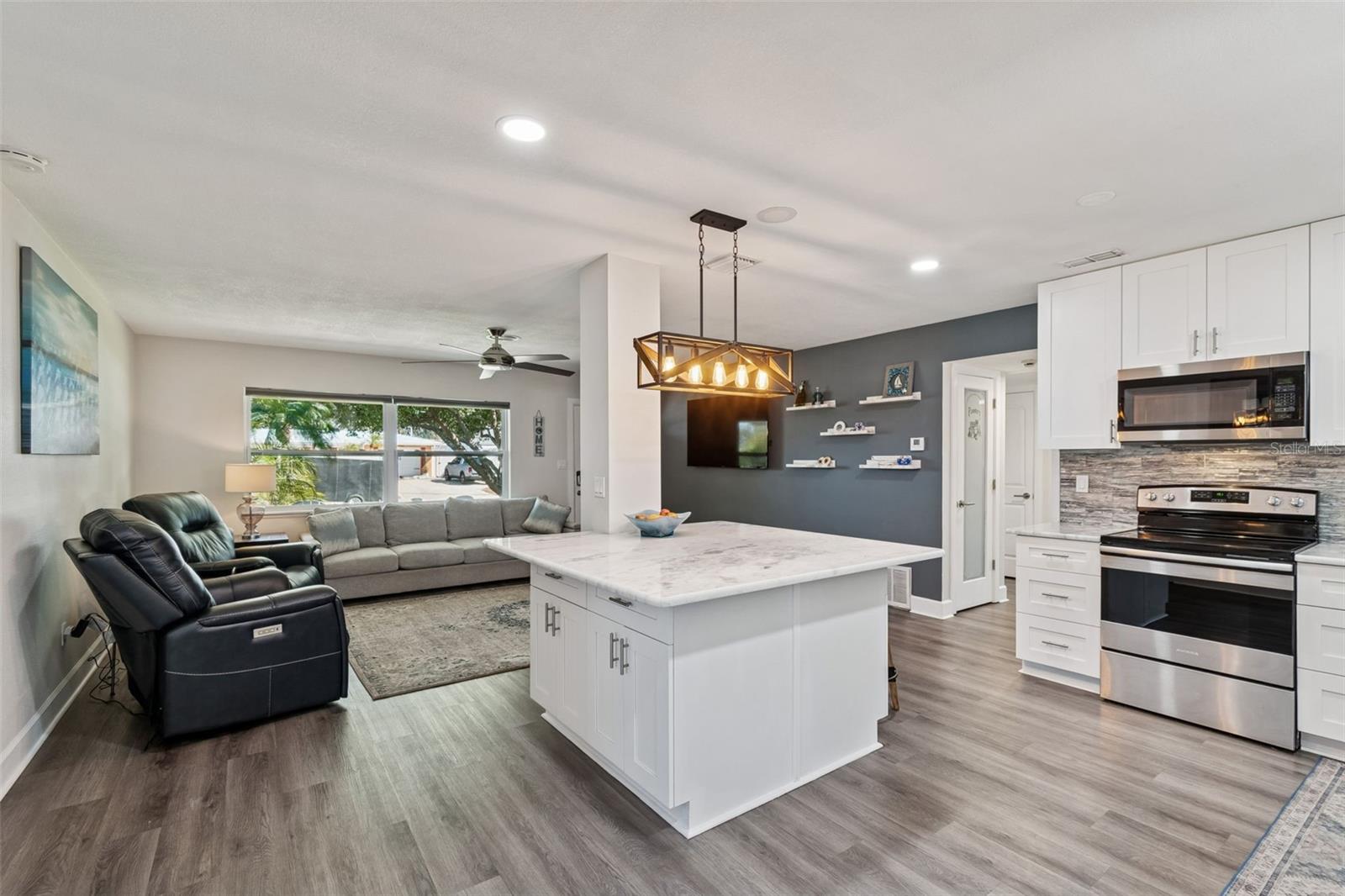 DUNEDIN ISLES ESTATES 1ST ADD - Residential