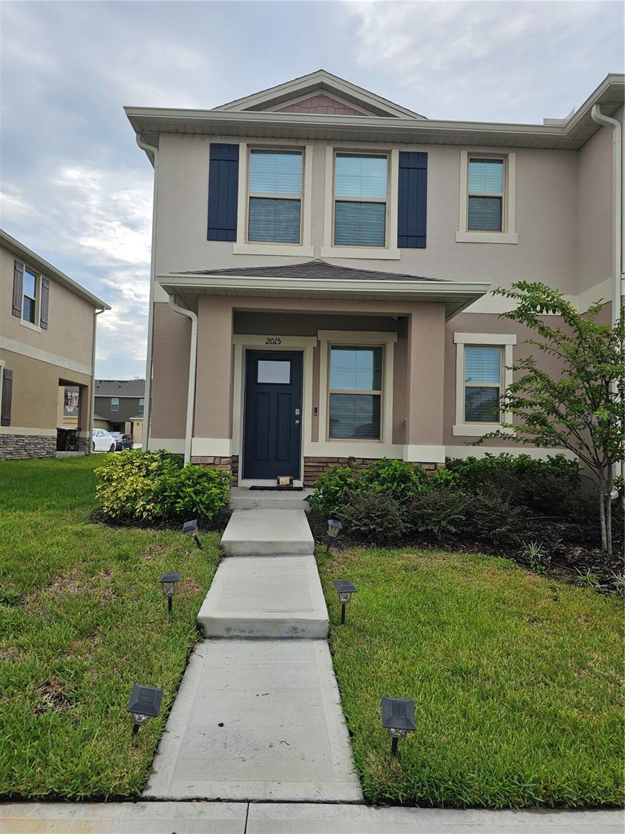 Beautiful and modern townhome for rent in the Kindred community, located in Kissimmee, Florida. This property, built in 2023, offers 3 bedrooms, 2.5 bathrooms, and a spacious living room. The open-concept kitchen features cabinetry, quartz countertops, and stainless steel appliances, seamlessly integrating with a spacious living room that opens to a covered terrace and a private backyard with no neighbors. The master suite includes a walk-in closet, dual sinks, a glass-enclosed shower, and a private bathroom. Ceramic flooring is found throughout the main areas, while the bedrooms feature cozy carpeting, offering style and comfort. Additional features include a 1-car garage, 3 additional outdoor stalls, a private entrance, central air conditioning, and energy-efficient construction. Residents enjoy community amenities, including a resort-style pool with a cabana, playground, fitness center, mailbox, sidewalks, and HOA maintenance service. Conveniently located near SR-417, shopping, and dining, and just minutes from Orlando, the Lake Nona area, and major theme parks. Ideal for families or professionals seeking comfort, modern style, and a prime location.