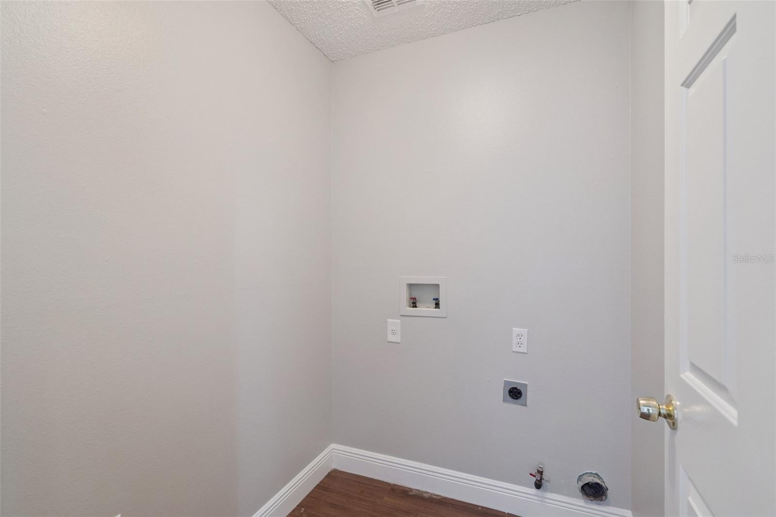 ALLAMANDA GRACE AT CRESCENT LAKES - Residential