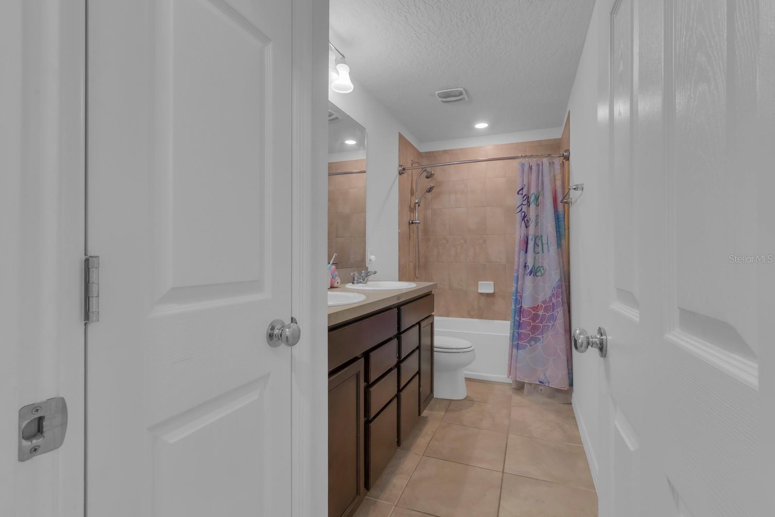 LIVE OAK LAKE PH 1 - Residential