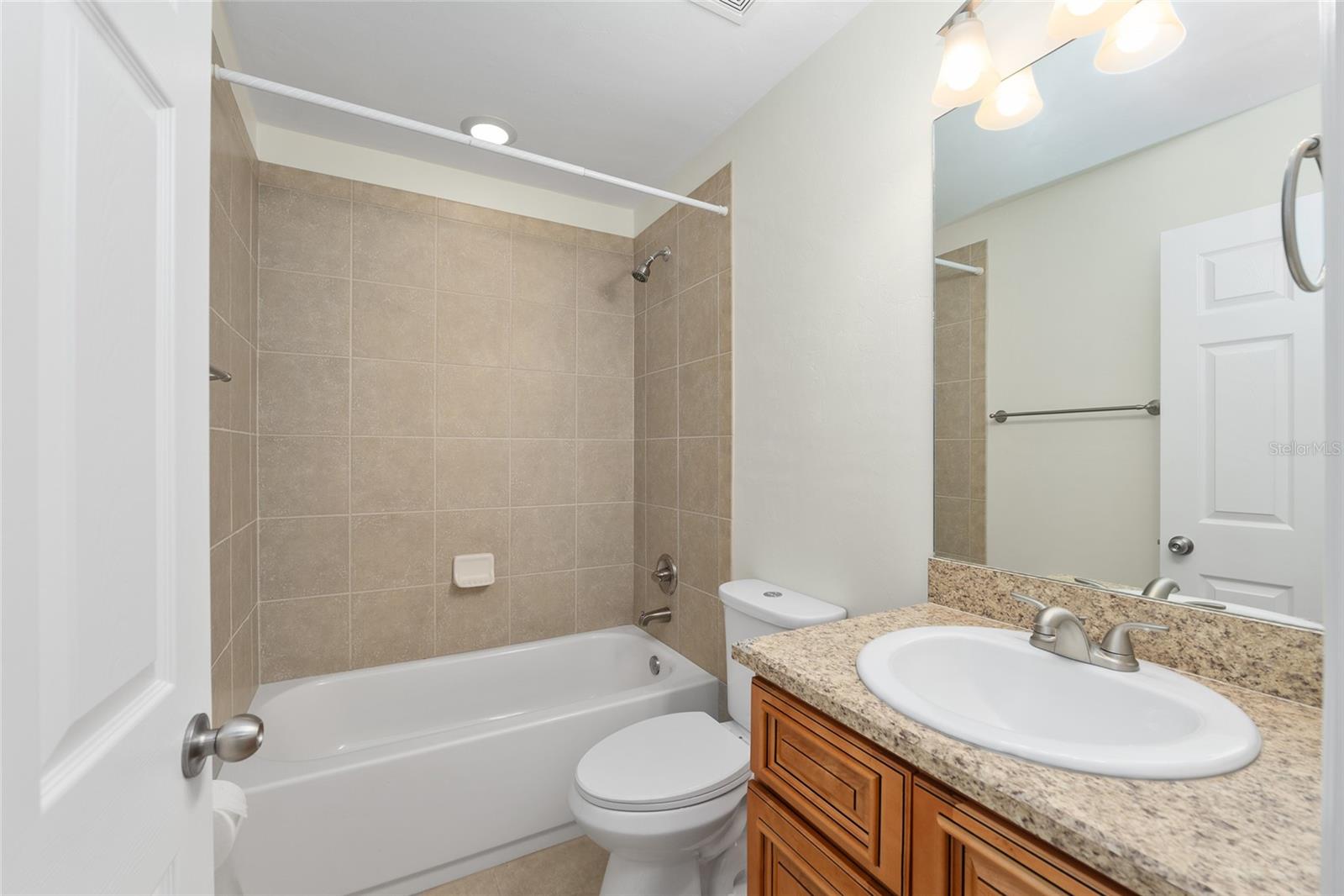 CREEKSIDE VILLAS - Residential