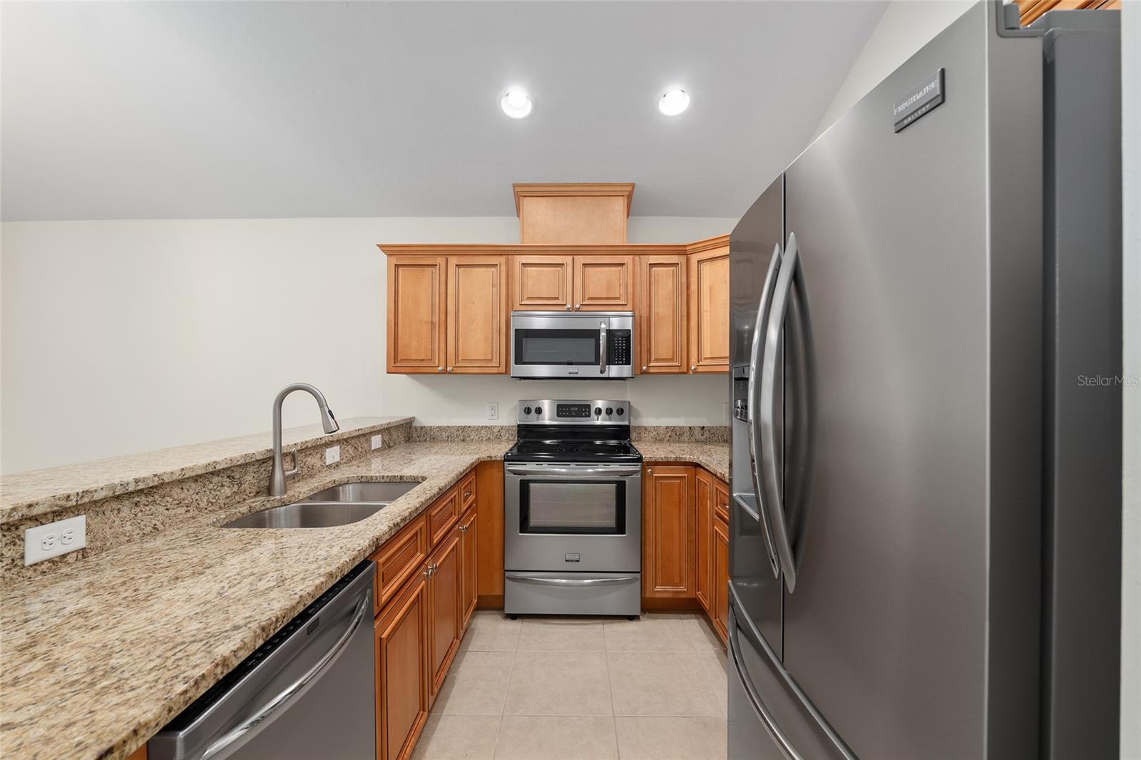 CREEKSIDE VILLAS - Residential