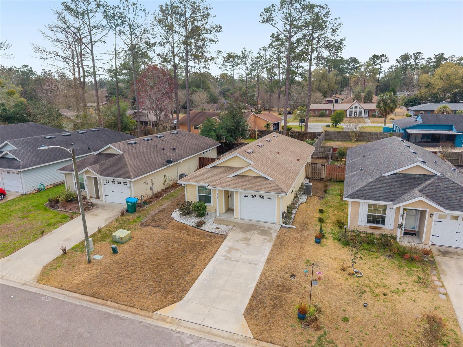 CREEKSIDE VILLAS - Residential