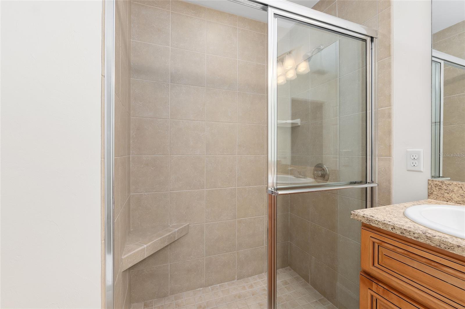 CREEKSIDE VILLAS - Residential