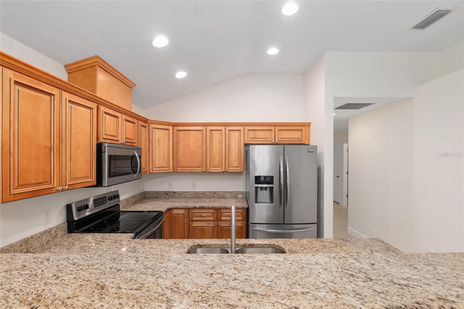 CREEKSIDE VILLAS - Residential