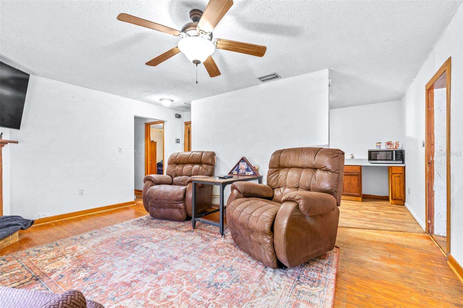 389 MIMOSA AVENUE