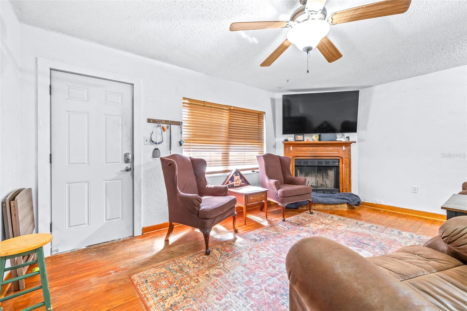 389 MIMOSA AVENUE