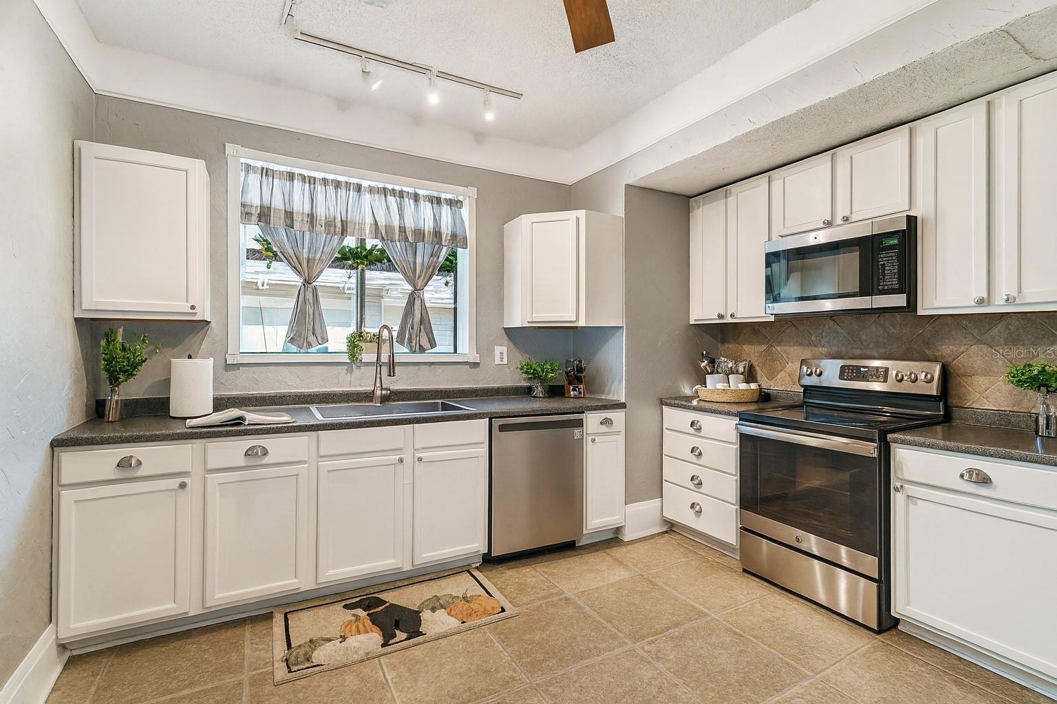 EVELYN CITY - Residential