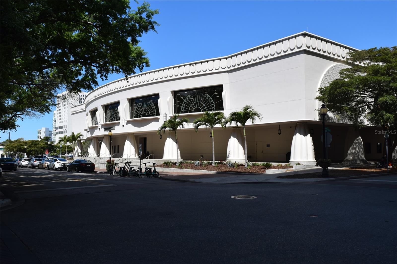 PLAZA 5 POINTS RESIDENCES - Residential