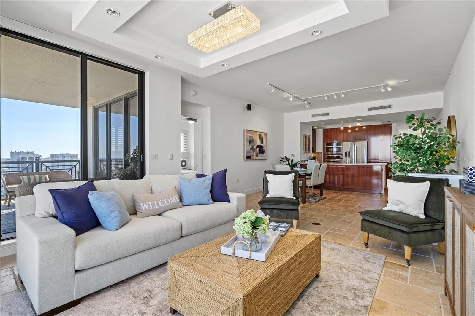 PLAZA 5 POINTS RESIDENCES - Residential