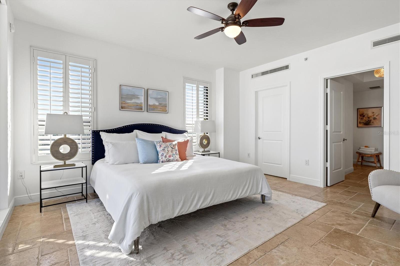 PLAZA 5 POINTS RESIDENCES - Residential