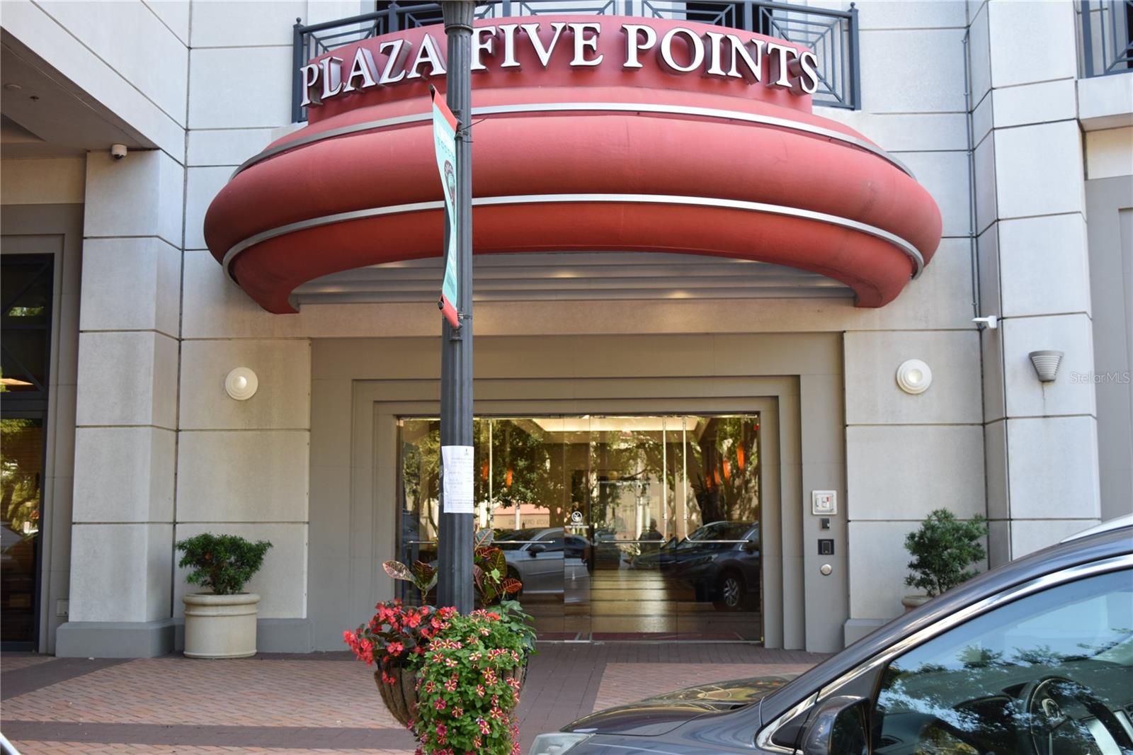 PLAZA 5 POINTS RESIDENCES - Residential