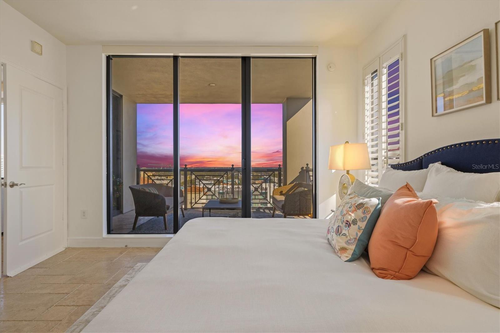 PLAZA 5 POINTS RESIDENCES - Residential