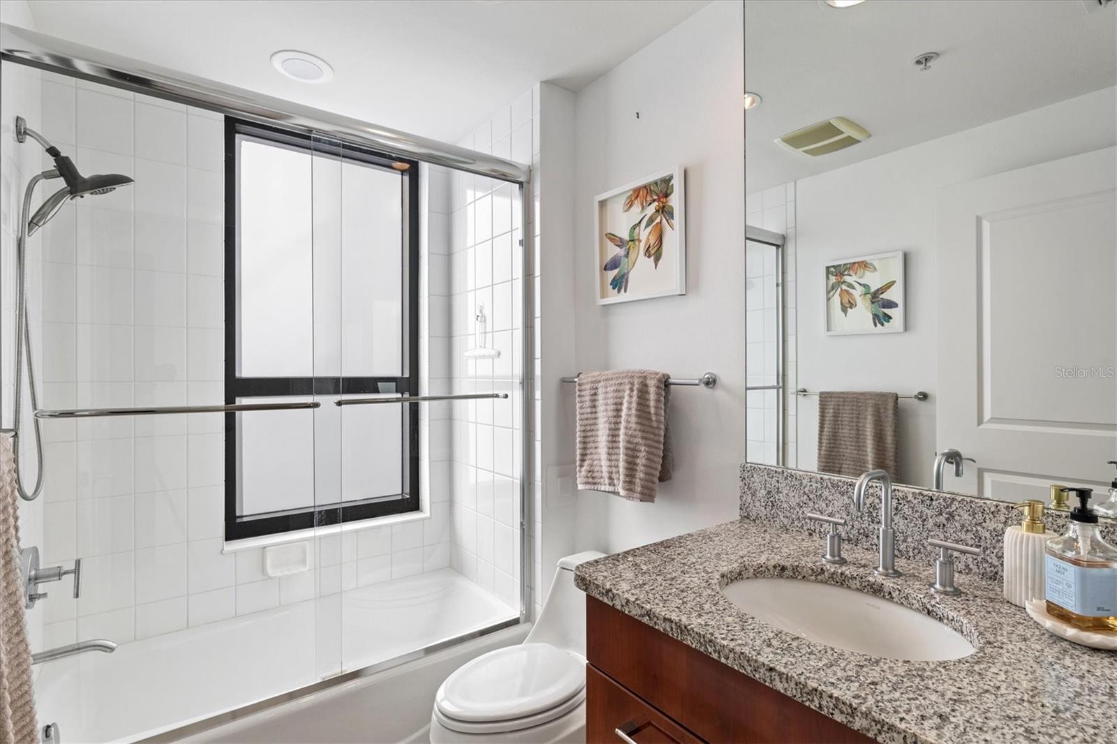 PLAZA 5 POINTS RESIDENCES - Residential