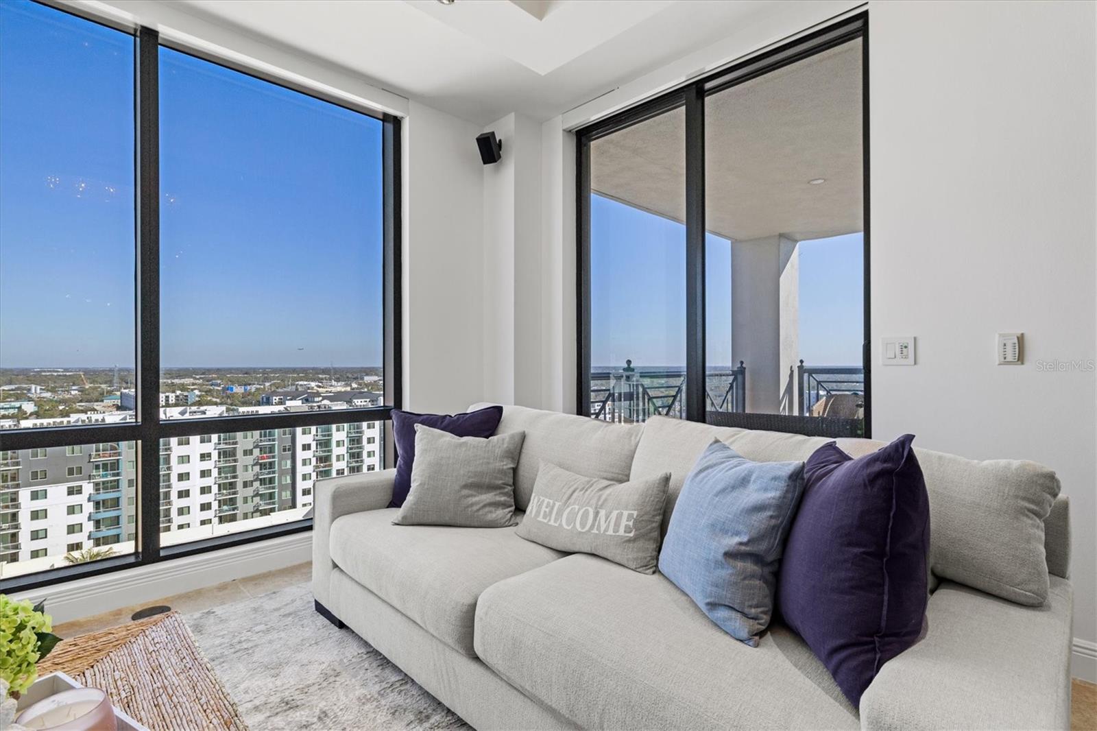 PLAZA 5 POINTS RESIDENCES - Residential