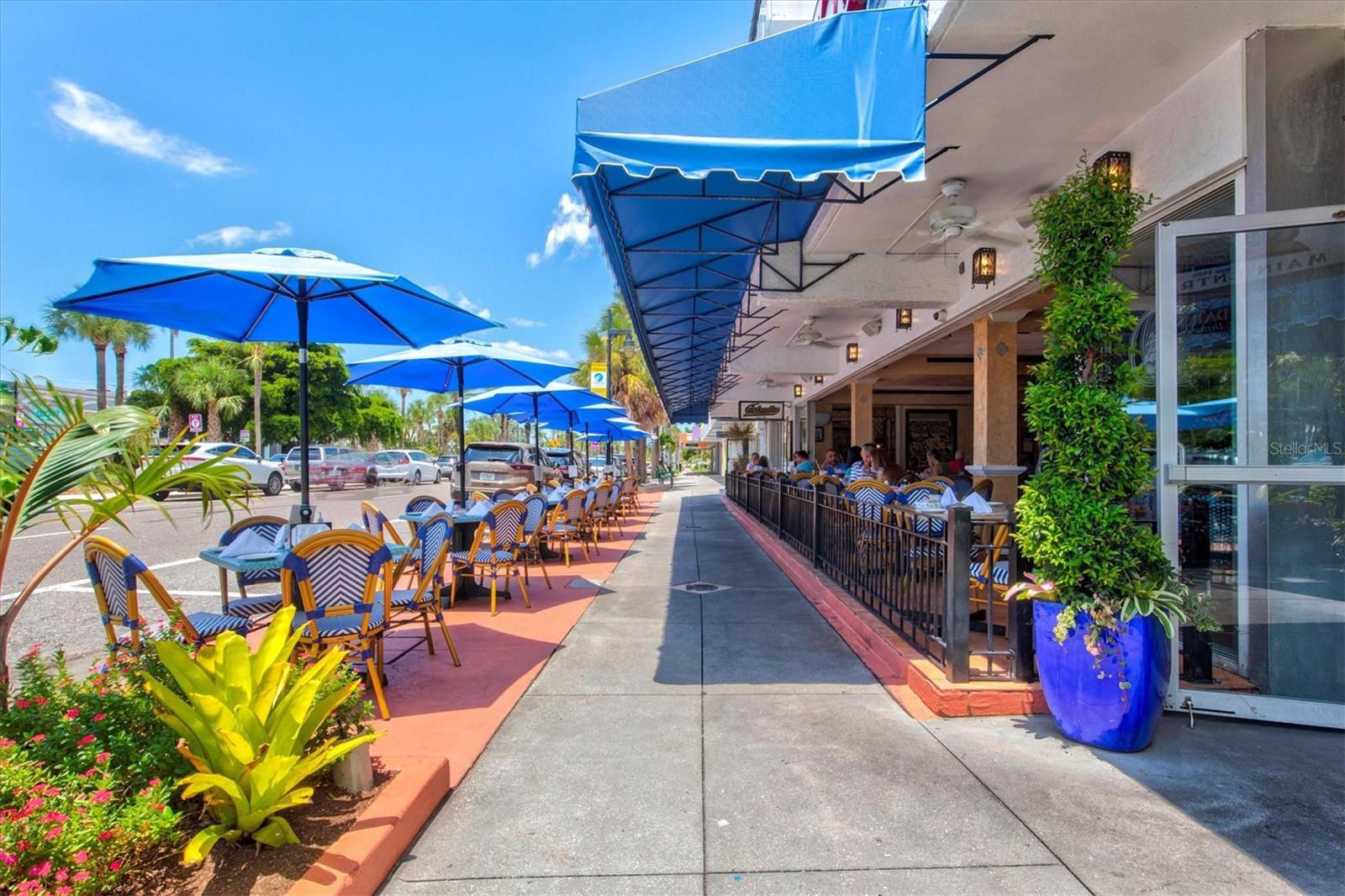 PLAZA 5 POINTS RESIDENCES - Residential