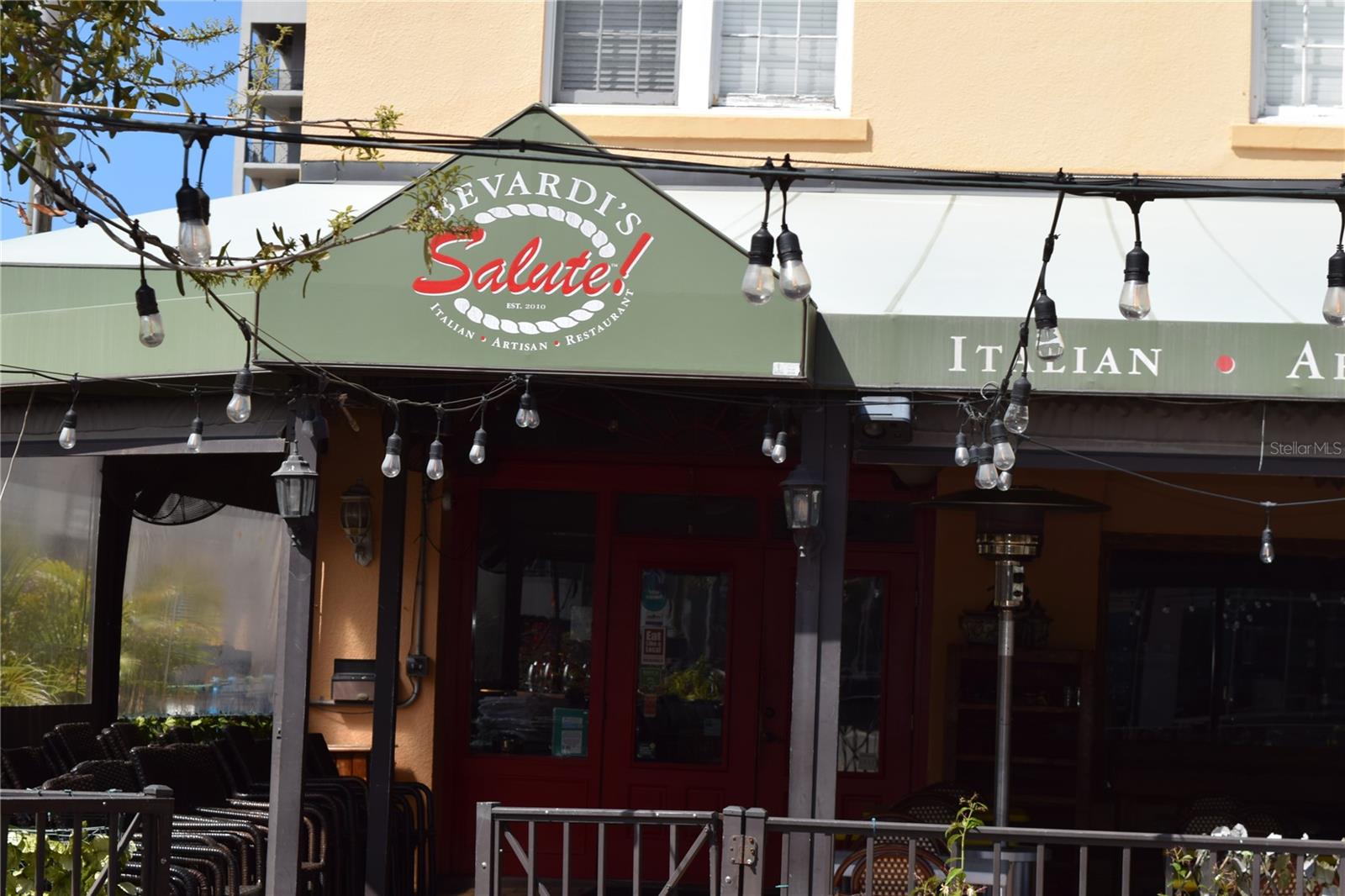 PLAZA 5 POINTS RESIDENCES - Residential