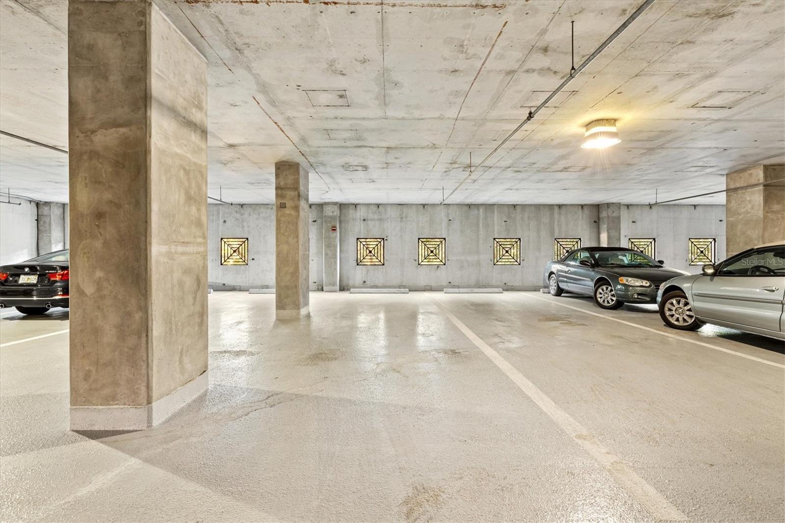 PLAZA 5 POINTS RESIDENCES - Residential