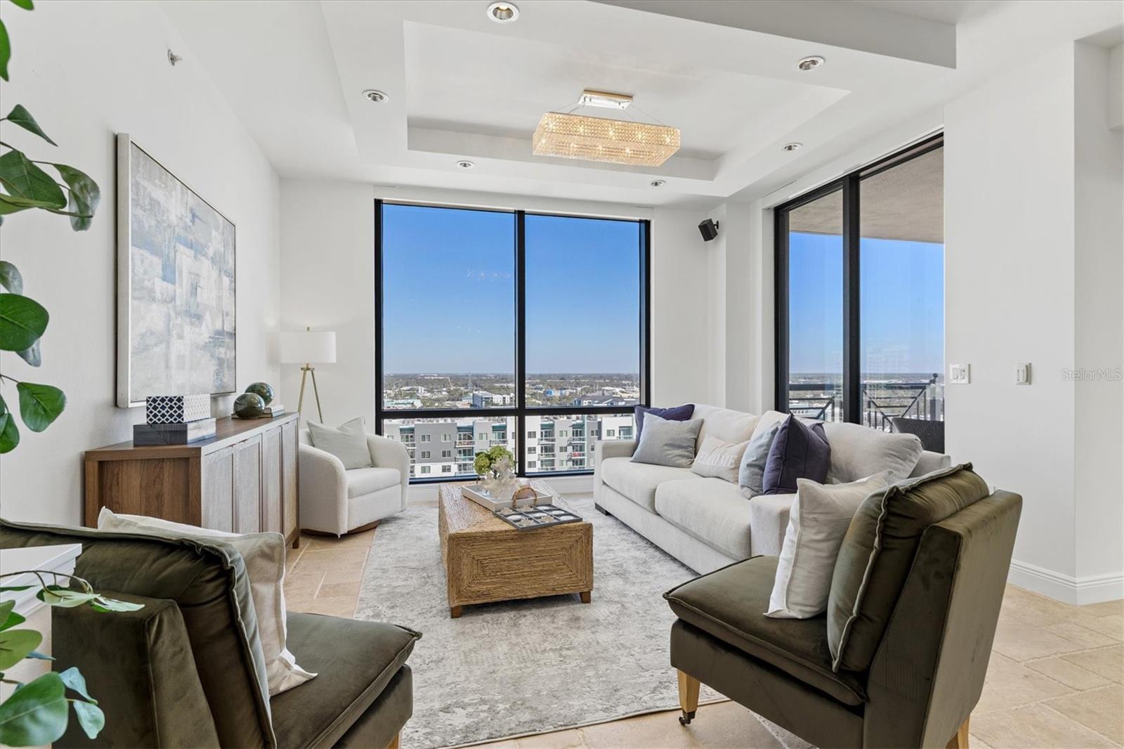 PLAZA 5 POINTS RESIDENCES - Residential