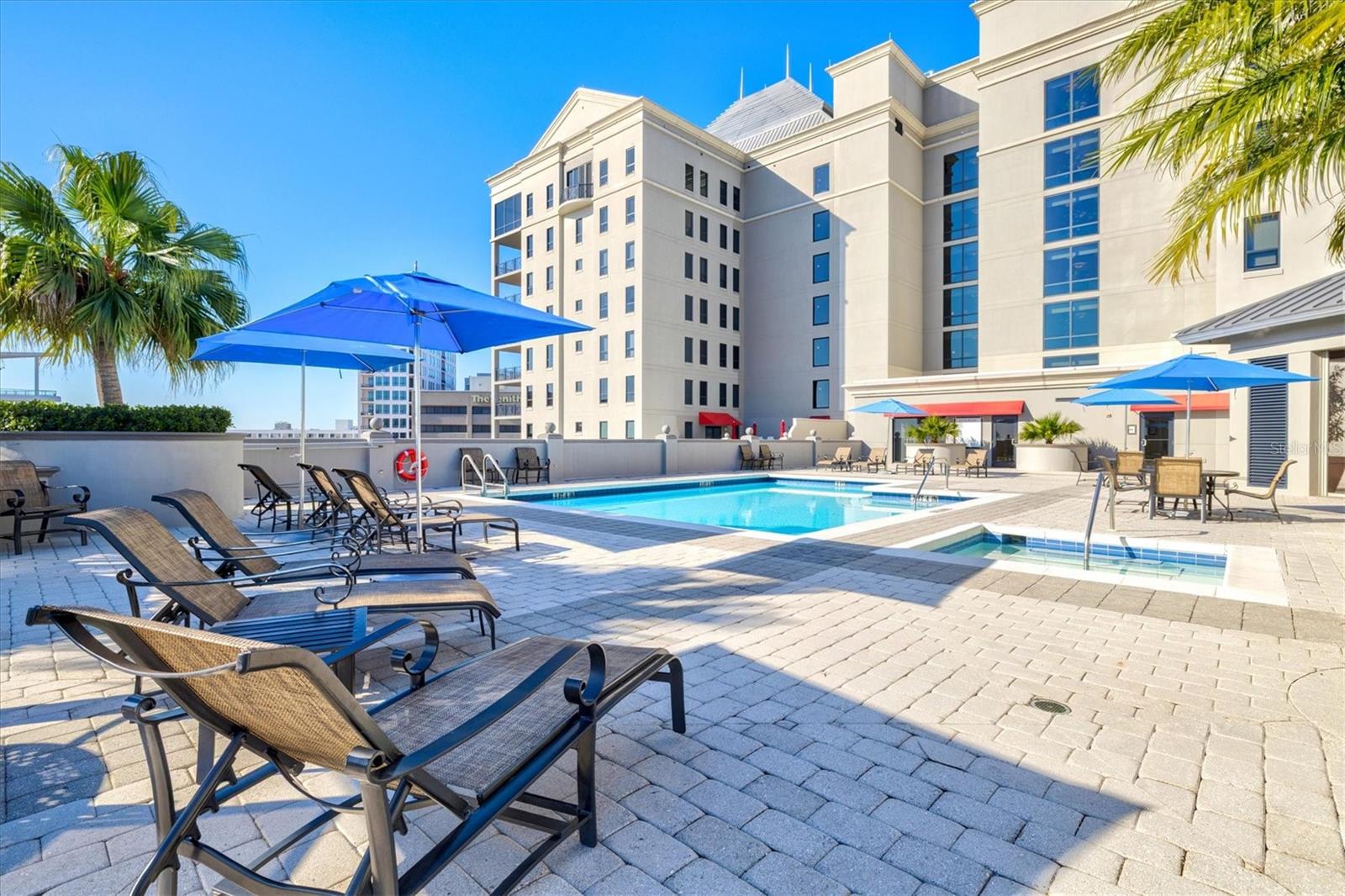 PLAZA 5 POINTS RESIDENCES - Residential