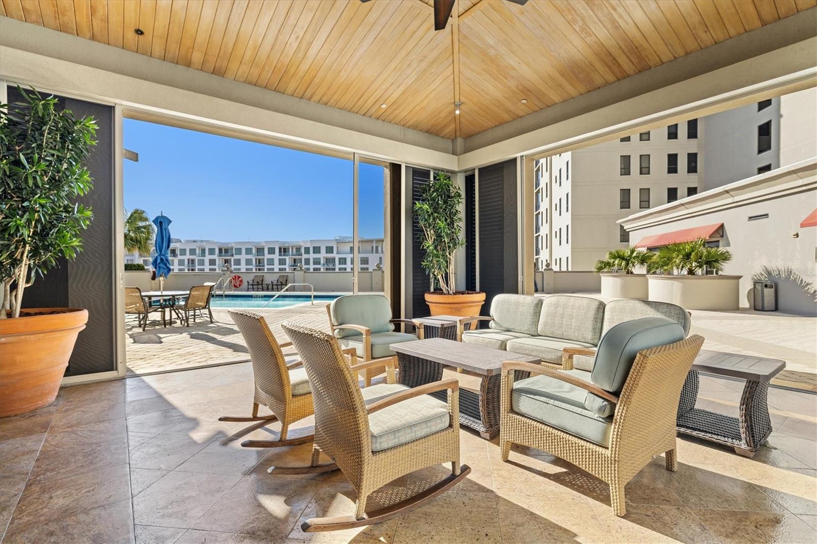 PLAZA 5 POINTS RESIDENCES - Residential