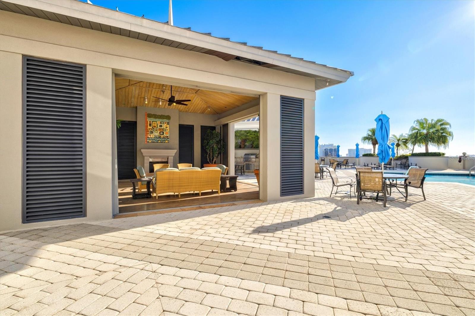 PLAZA 5 POINTS RESIDENCES - Residential