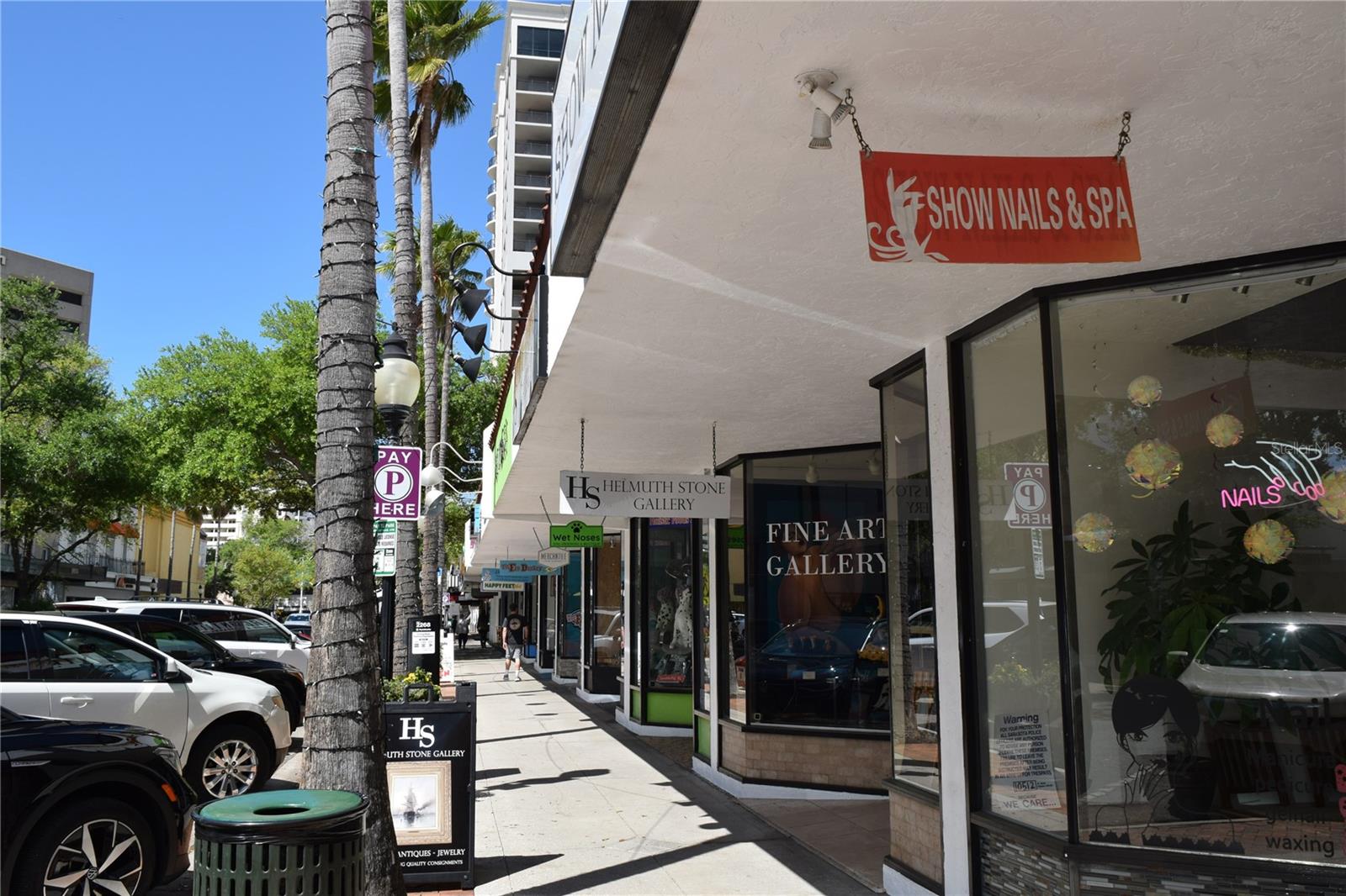 PLAZA 5 POINTS RESIDENCES - Residential