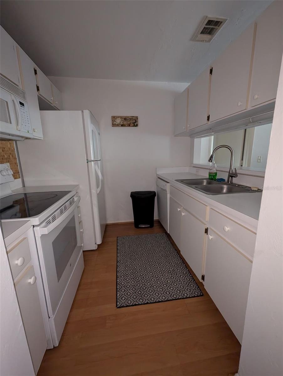 COUNTRYSIDE UNIVERSITY - Residential Lease