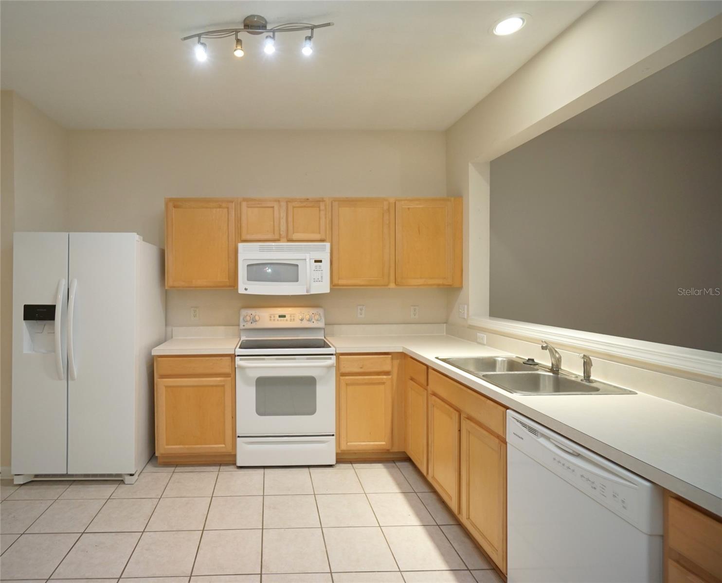 VISTA CAY - Residential Lease